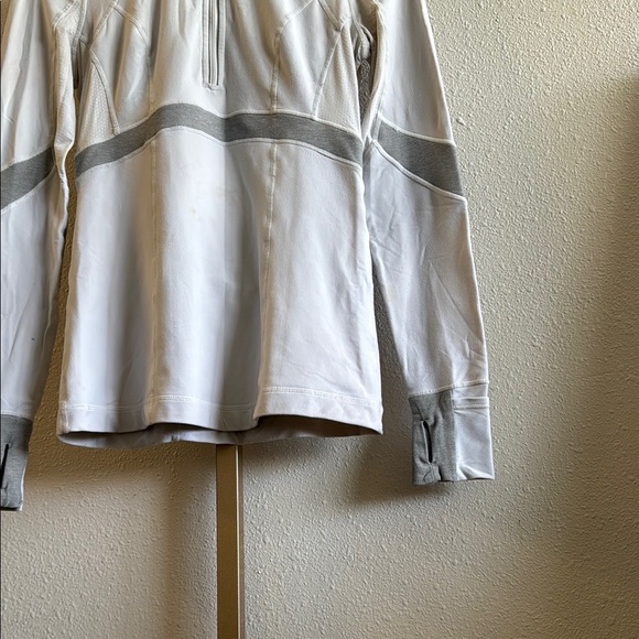 Lululemon Distance Pullover White/Gray Jacket Size 6 Thumbholes and back pocket - Picture 7 of 7